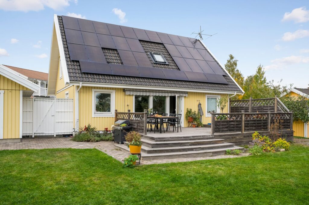 28. Renovering av tra efo enster i villa.jpg